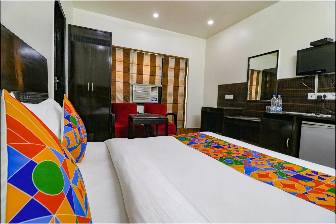 Fabhotel La Ola New Delhi Eksteriør billede